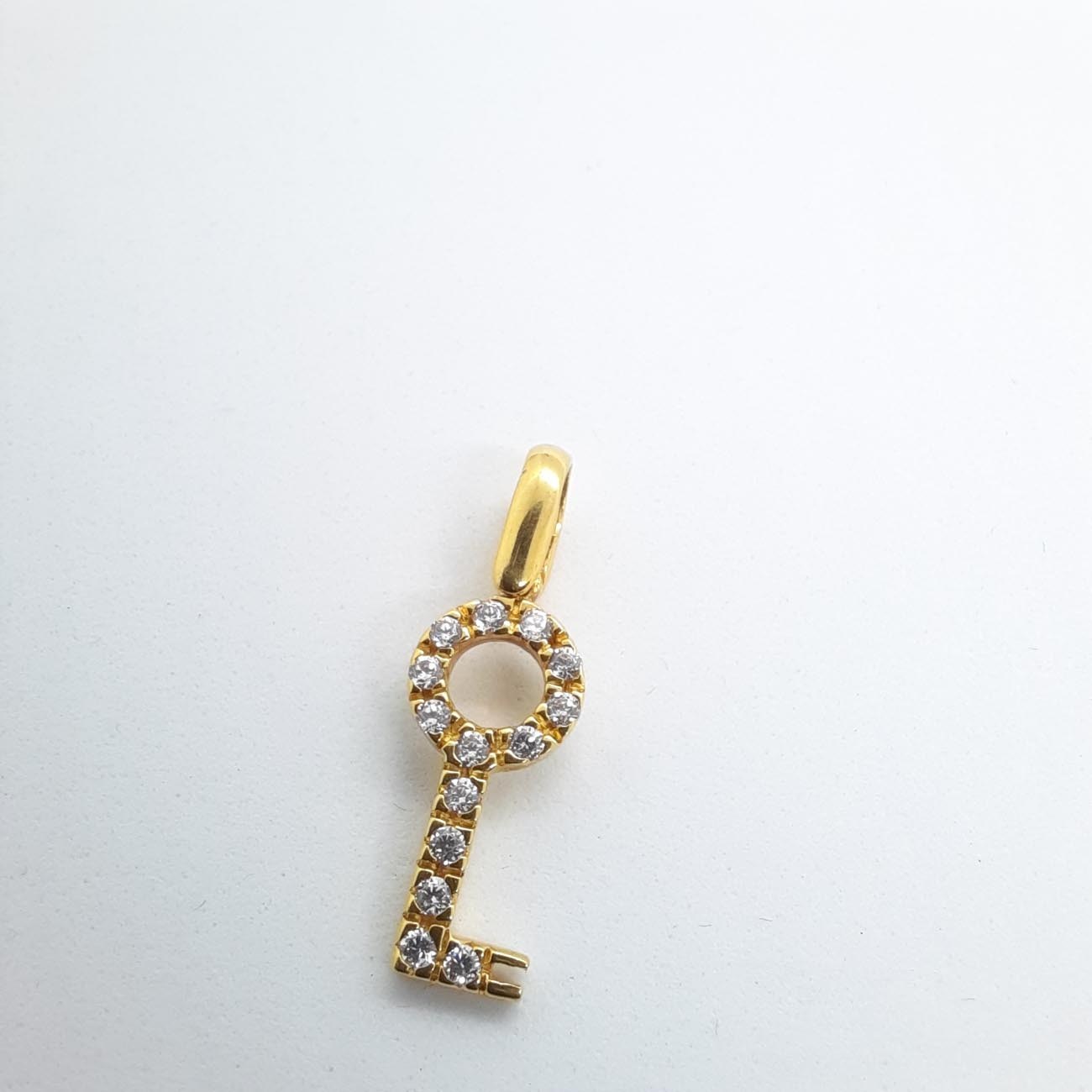 Χρυσό μενταγιόν κλειδί με ζιργκόν Κ14