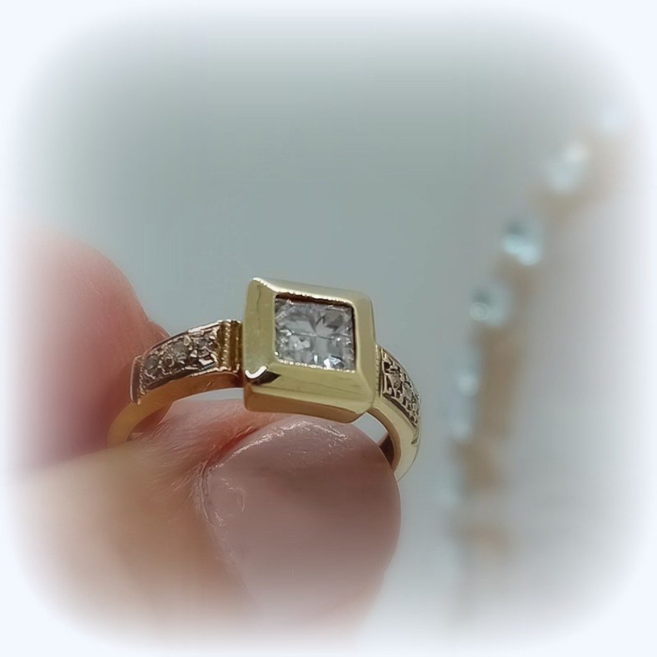 Χρυσό δαχτυλίδι Κ14 Μονόπετρο κλασικό