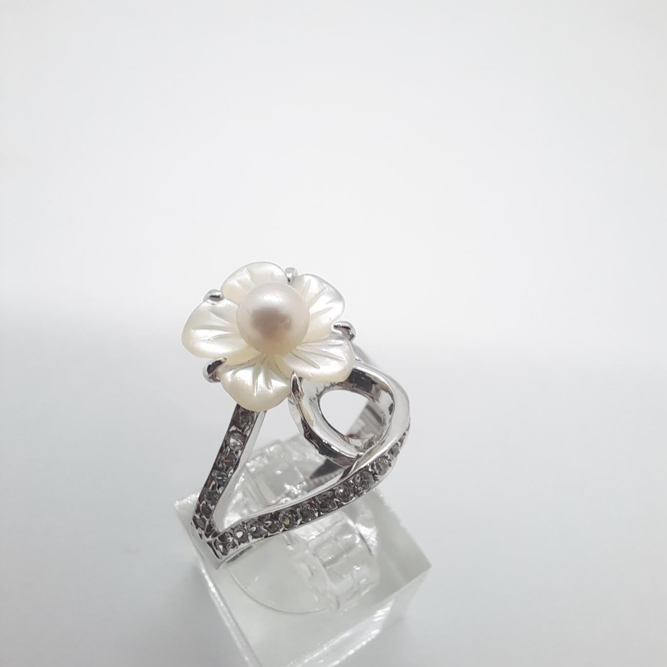 Λευκόχρυσο δαχτυλίδι άνθος φίλντισι μαργαριτάρι ζιργκόν