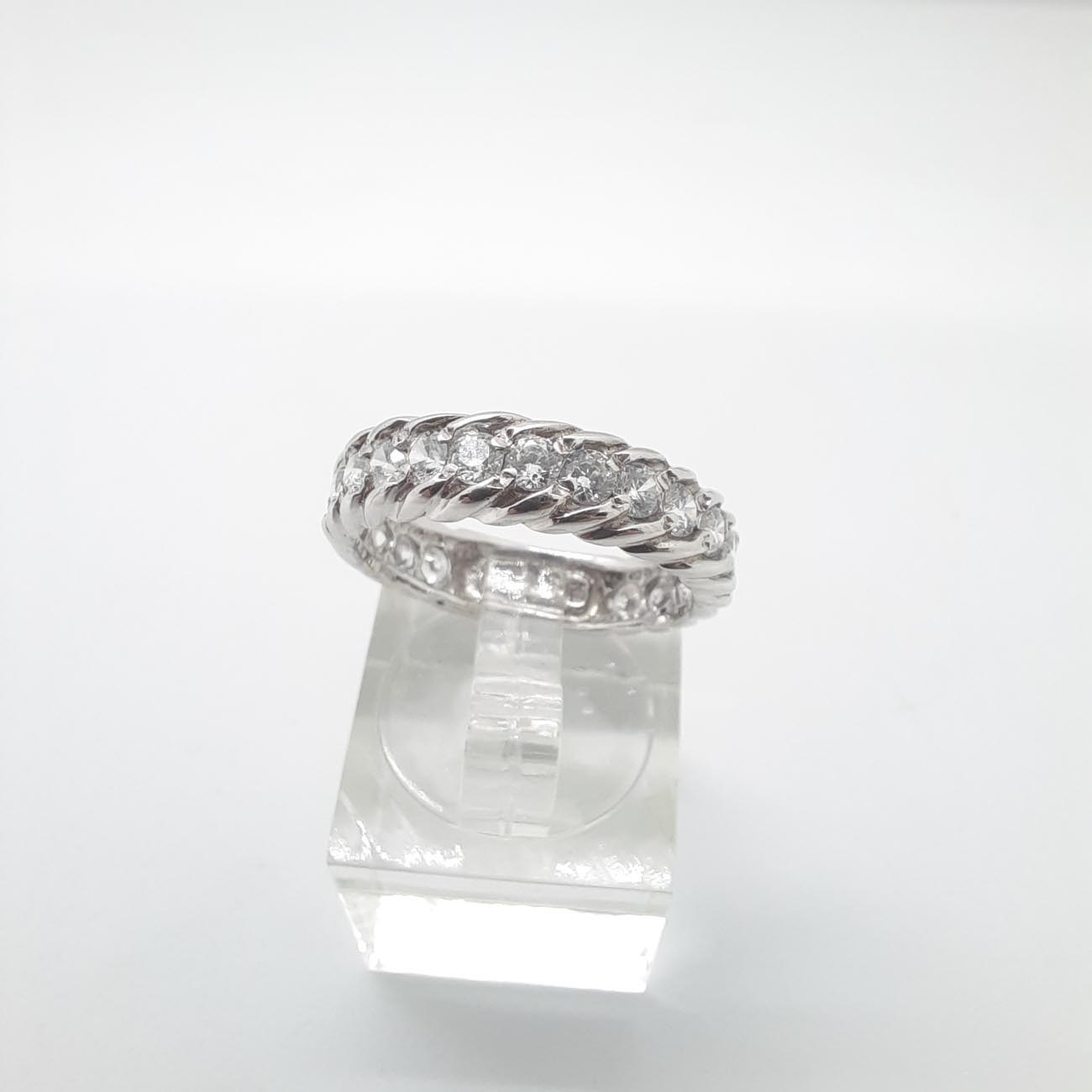 Λευκόχρυσο δαχτυλίδι Κ14 σειρέ ριβιέρα 