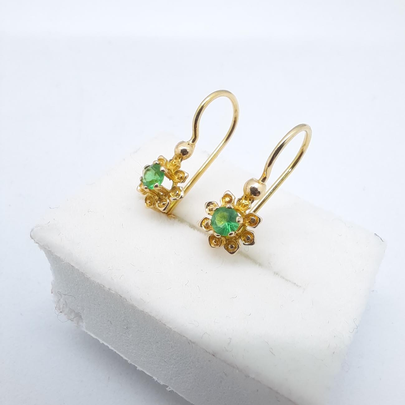 Χρυσά σκουλαρίκια κρεμαστά πράσινη πέτρα