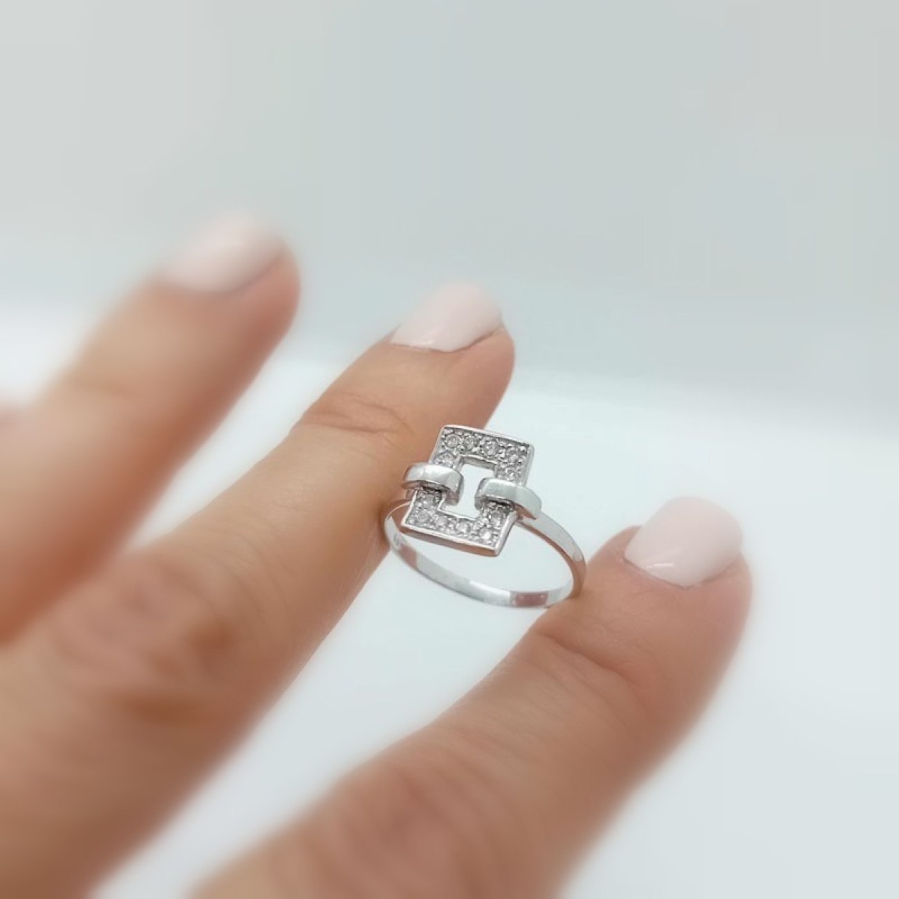 Λευκόχρυσο Κ14 δαχτυλίδι με λευκά ζιργκόν