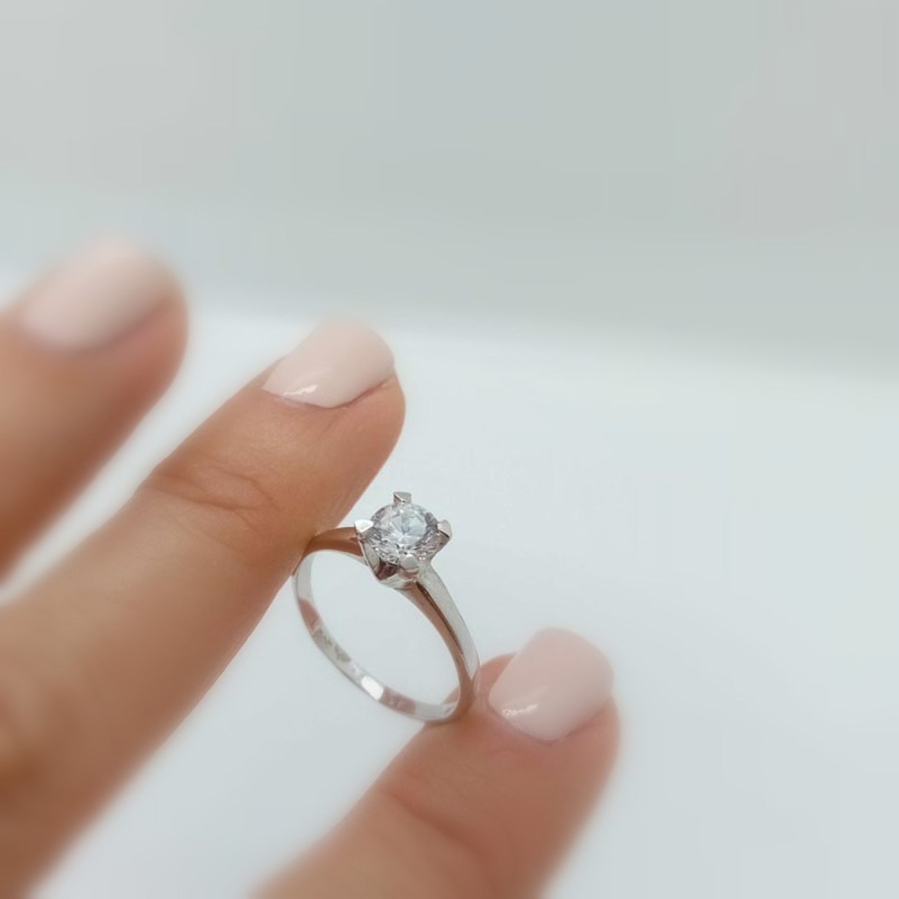 Δαχτυλίδι μονόπετρο λευκόχρυσο charm Κ14 