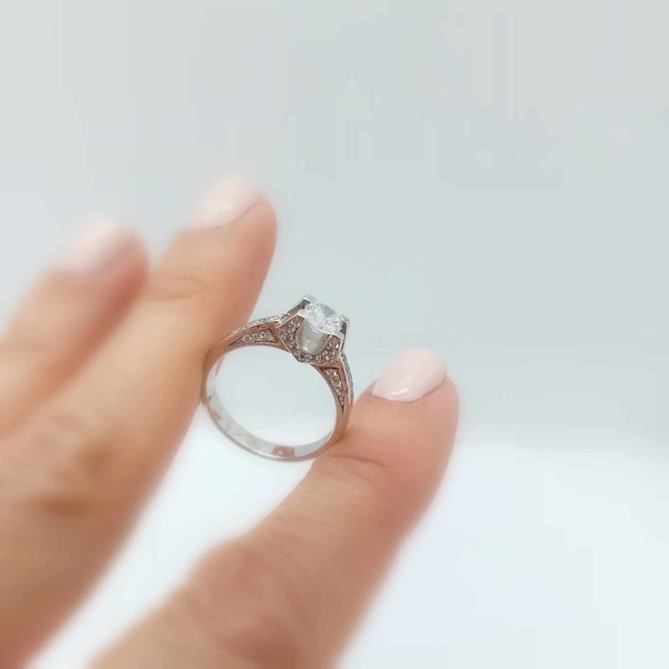 Δαχτυλίδι αρραβώνων Κ14 μονόπετρο ζιργκόν ΛΕΥΚΟΧΡΥΣΟ