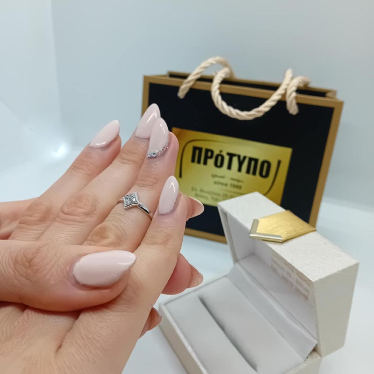 Λευκόχρυσο δαχτυλίδι Κ14 ρόμβος 