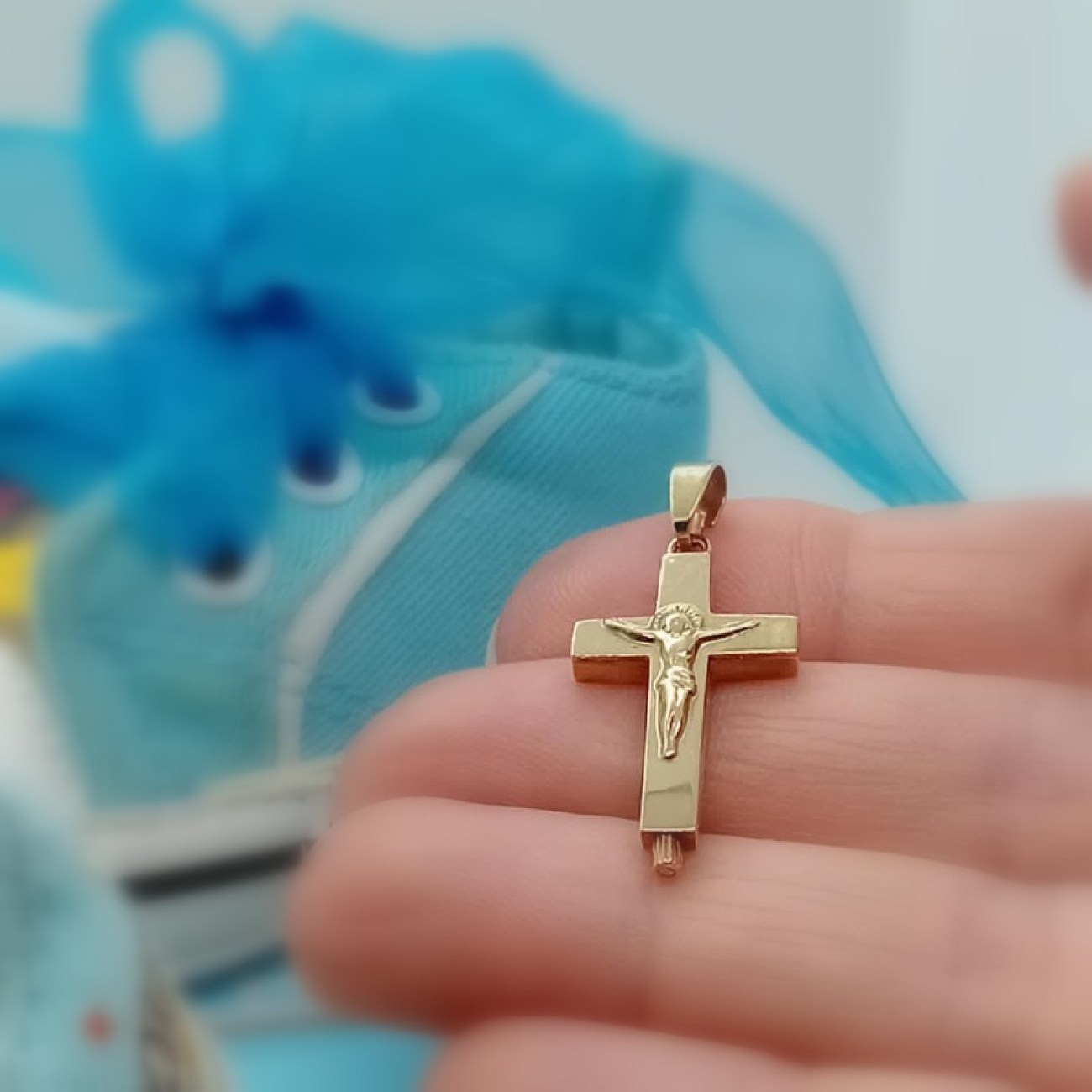 Χρυσός σταυρός 14ΚΑΡΑΤΙΩΝ Εσταυρωμένος με ειδική θήκη για βαμβάκι ευχελαίου