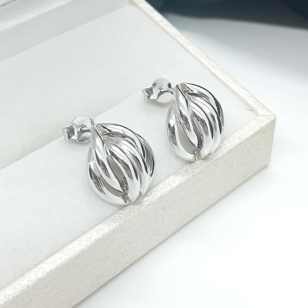 Σκουλαρίκια λευκόχρυσα Κ14 quiet luxury