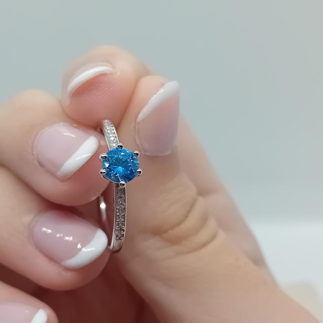 ΑΣΗΜΕΝΙΟ ΔΑΧΤΥΛΙΔΙ μπλε πέτρα 